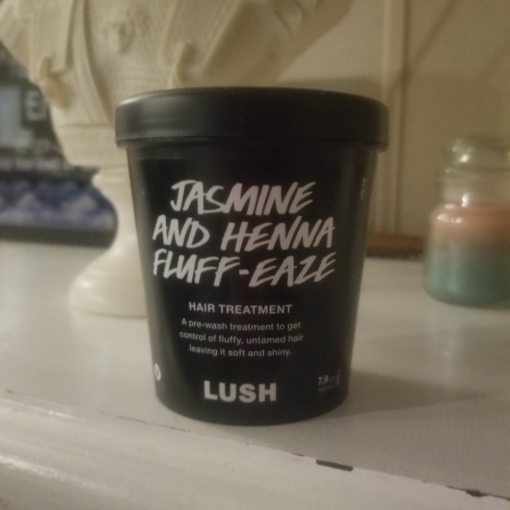 LUSH Jasmine and Henna Fluff - Eaze